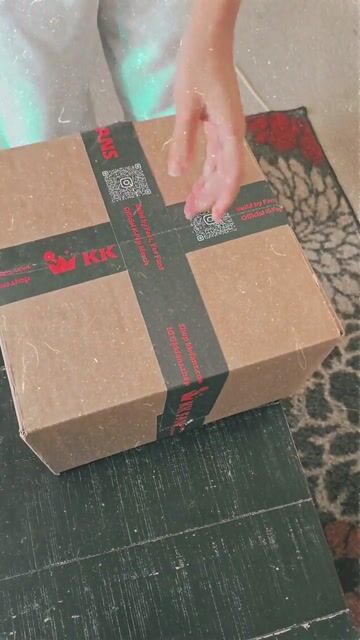 Customer unboxing video
