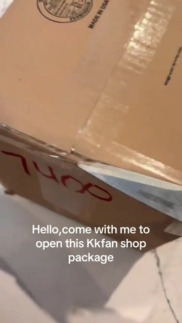 Customer unboxing video
